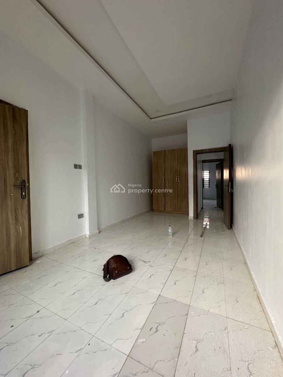 Spacious 2 Bedroom Apartment, Ologolo, Ologolo, Lekki, Lagos, Flat / Apartment for Rent