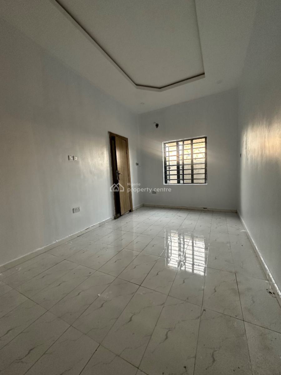 Spacious 2 Bedroom Apartment, Ologolo, Ologolo, Lekki, Lagos, Flat / Apartment for Rent