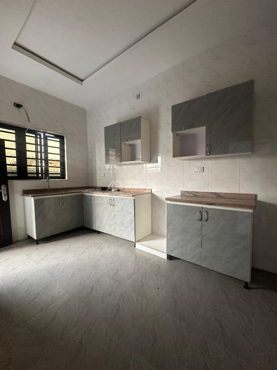 Spacious 2 Bedroom Apartment, Ologolo, Ologolo, Lekki, Lagos, Flat / Apartment for Rent