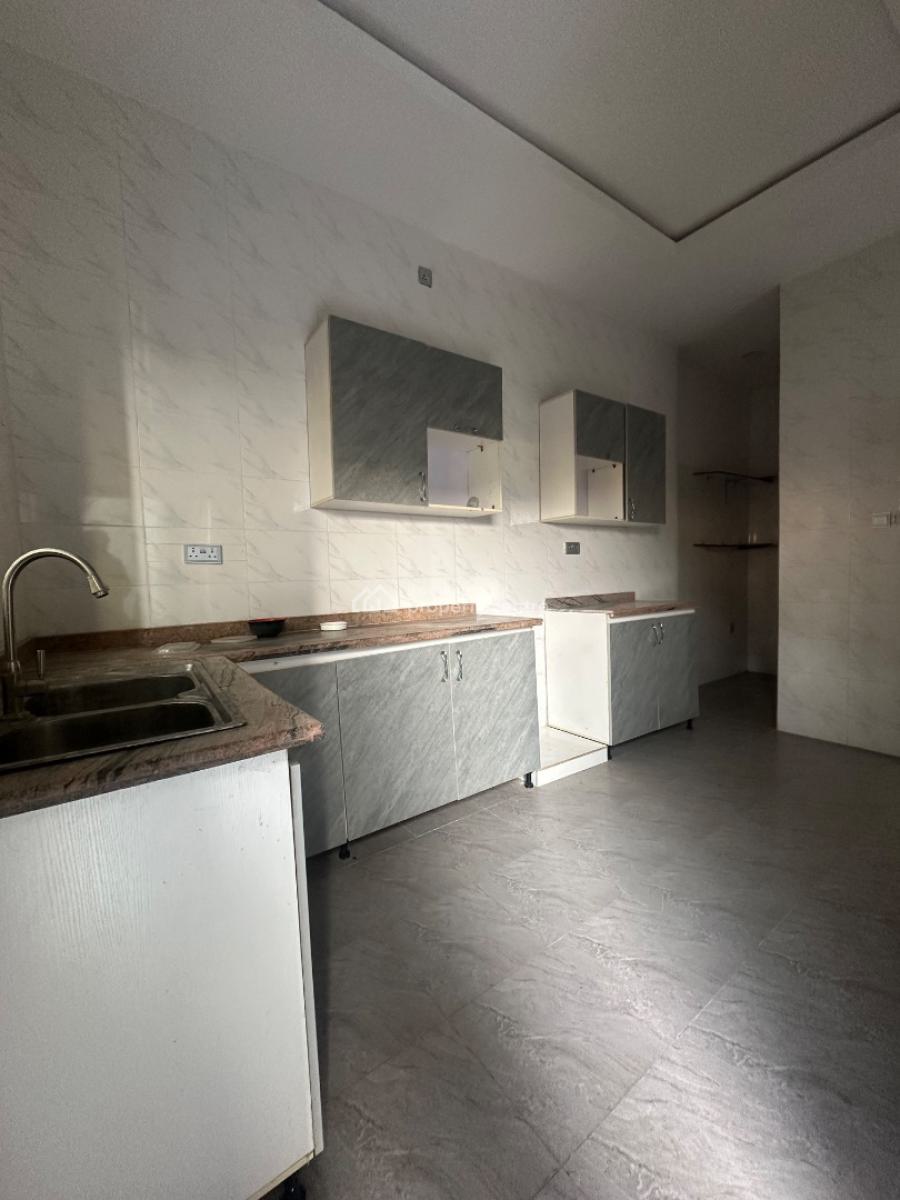 Spacious 2 Bedroom Apartment, Ologolo, Ologolo, Lekki, Lagos, Flat / Apartment for Rent