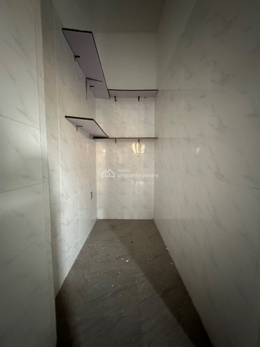 Spacious 2 Bedroom Apartment, Ologolo, Ologolo, Lekki, Lagos, Flat / Apartment for Rent