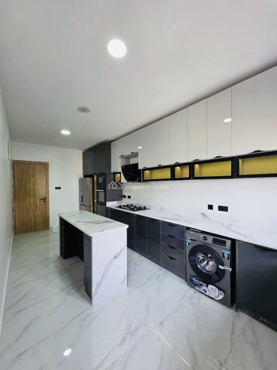 Well Built & Very Spacious 2 Bedroom Apartment  with Bq, Gym & Pool, Lekki Phase 1, Lekki, Lagos, Flat / Apartment for Sale