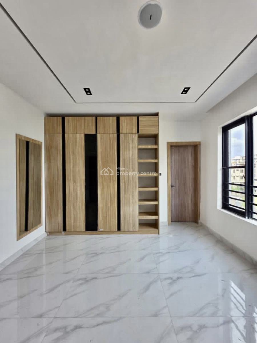 Well Built & Very Spacious 2 Bedroom Apartment  with Bq, Gym & Pool, Lekki Phase 1, Lekki, Lagos, Flat / Apartment for Sale