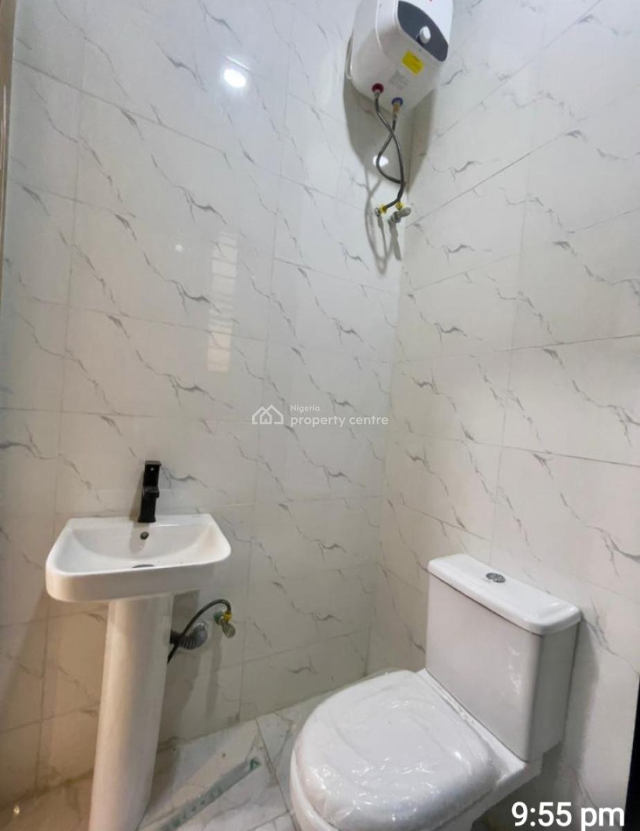 Luxurious 2 Bedrooms, Ologolo, Lekki, Lagos, Block of Flats for Sale