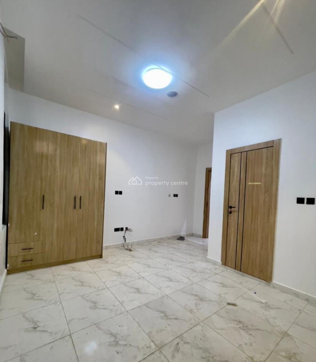 Luxurious 2 Bedrooms, Ologolo, Lekki, Lagos, Block of Flats for Sale