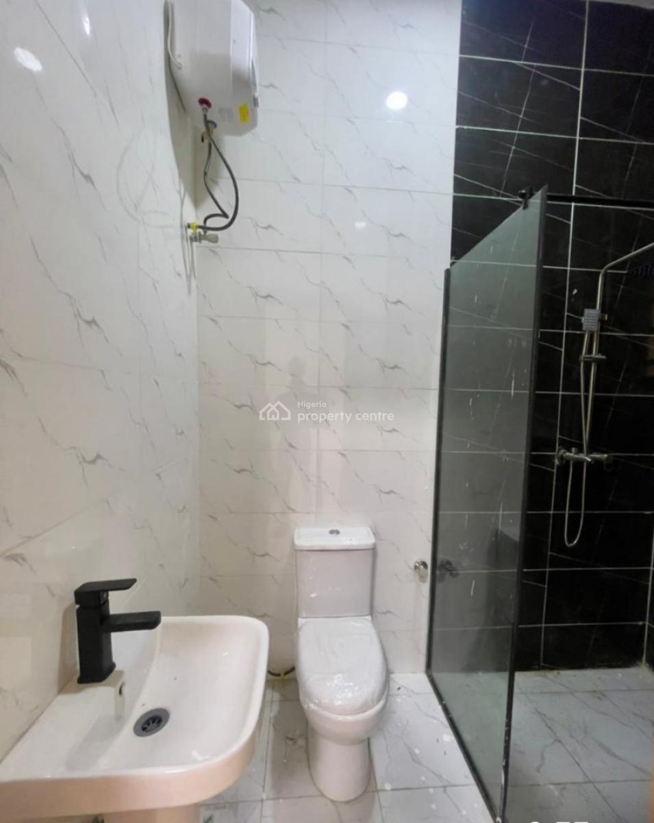 Luxurious 2 Bedrooms, Ologolo, Lekki, Lagos, Block of Flats for Sale