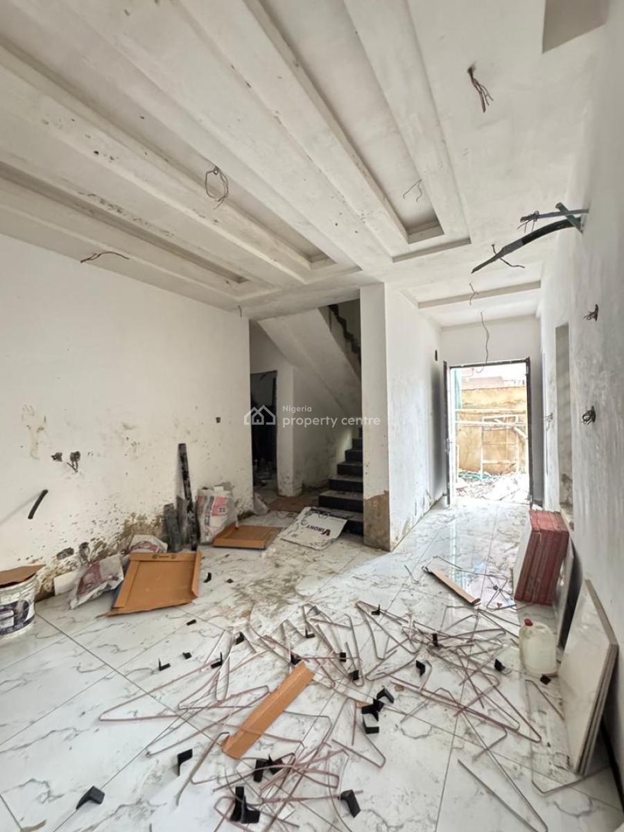 Well Built 4 Bed Semi Detached Duplex    Location: Ebute Metta Yaba, Ebute Metta, Yaba, Lagos, Semi-detached Duplex for Sale