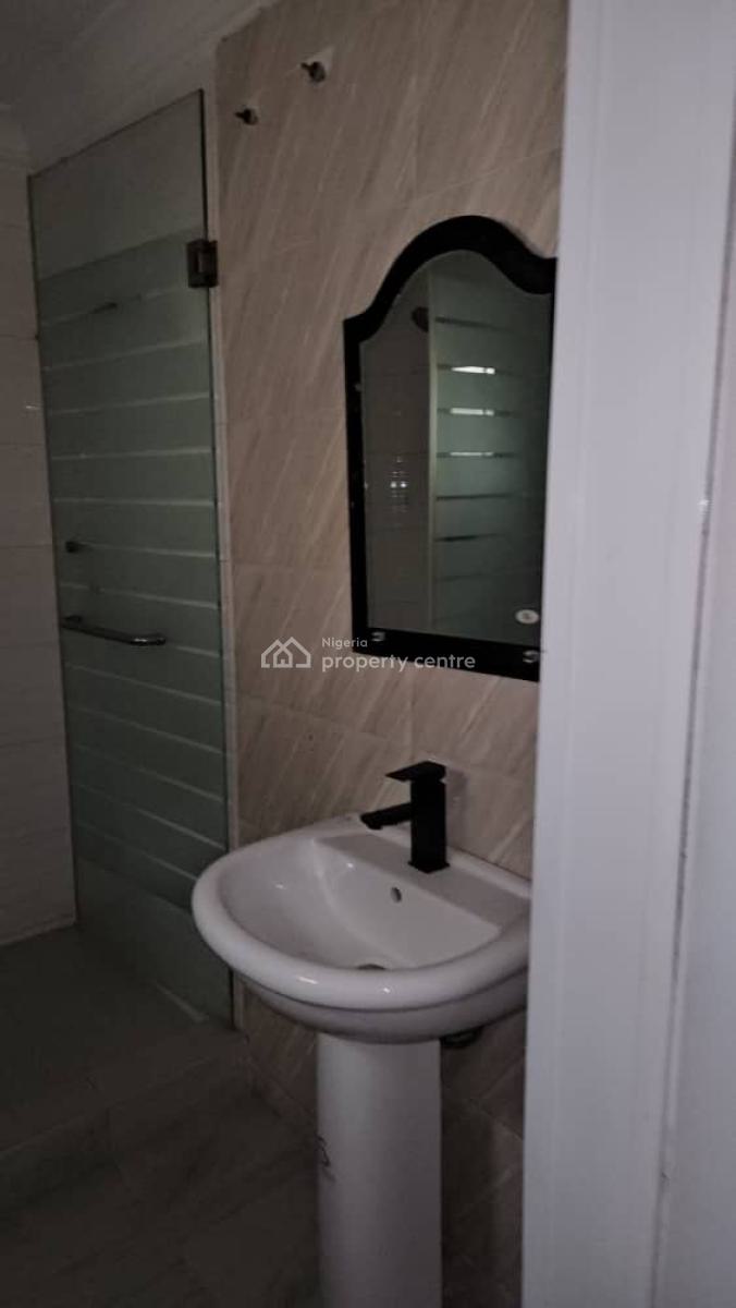 Commercial/residential 3 Bedroom Duplex, Lekki Phase 1, Lekki, Lagos, Terraced Duplex for Rent