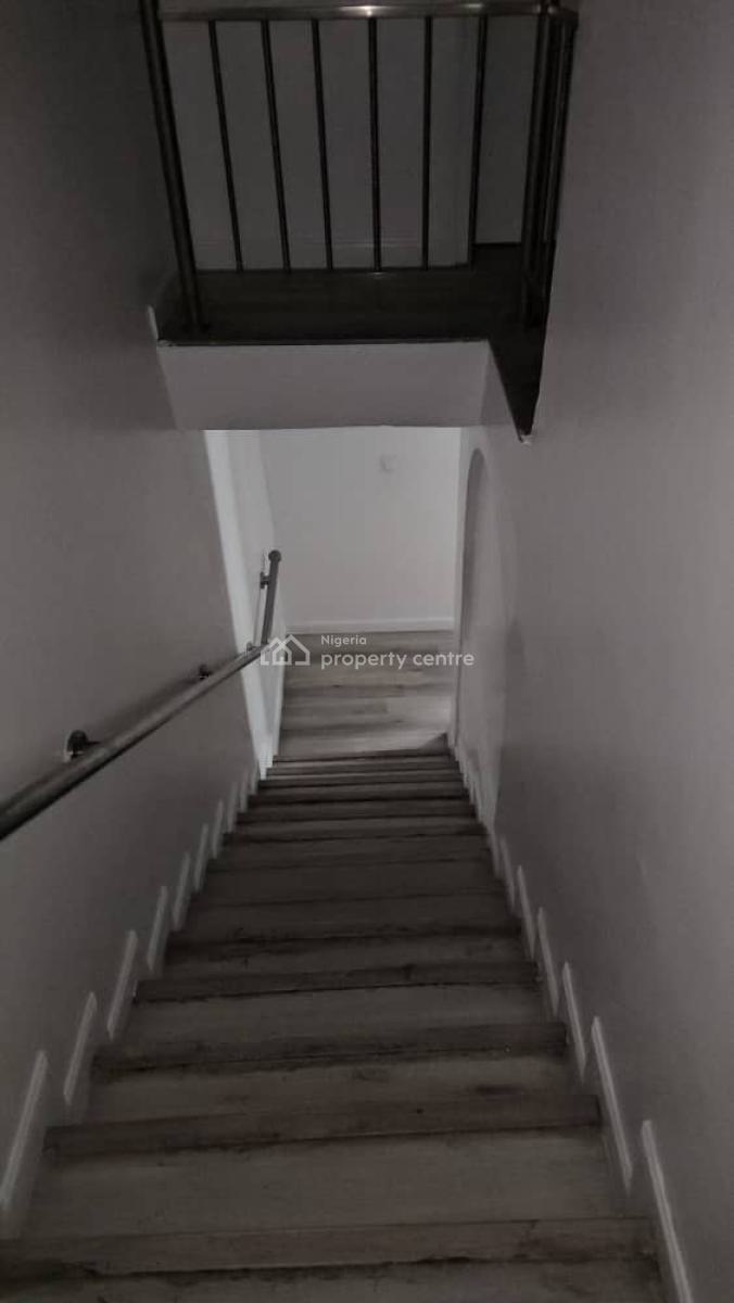 Commercial/residential 3 Bedroom Duplex, Lekki Phase 1, Lekki, Lagos, Terraced Duplex for Rent