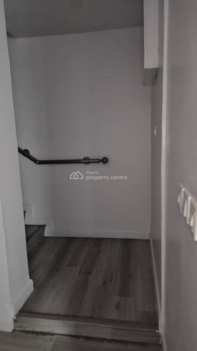 Commercial/residential 3 Bedroom Duplex, Lekki Phase 1, Lekki, Lagos, Terraced Duplex for Rent