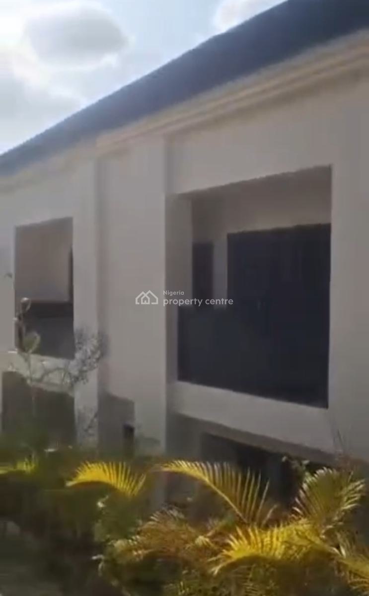 4 Bedrooms Semi-detached Duplex with a Massive Compound in Wuse Zone, Zone 6, Wuse, Abuja, Semi-detached Duplex for Sale