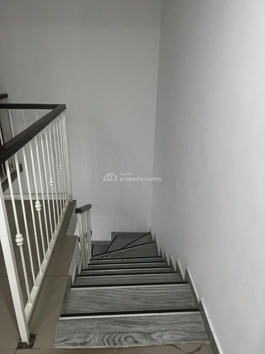 4bedroom Semi Detached House Facing The Road, Osapa London, Lekki, Lagos, Office Space for Rent