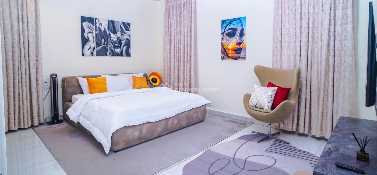 Cozy 3 Bedrooms Apartment in an Estate, Ologolo, Lekki, Lagos, Flat / Apartment Short Let