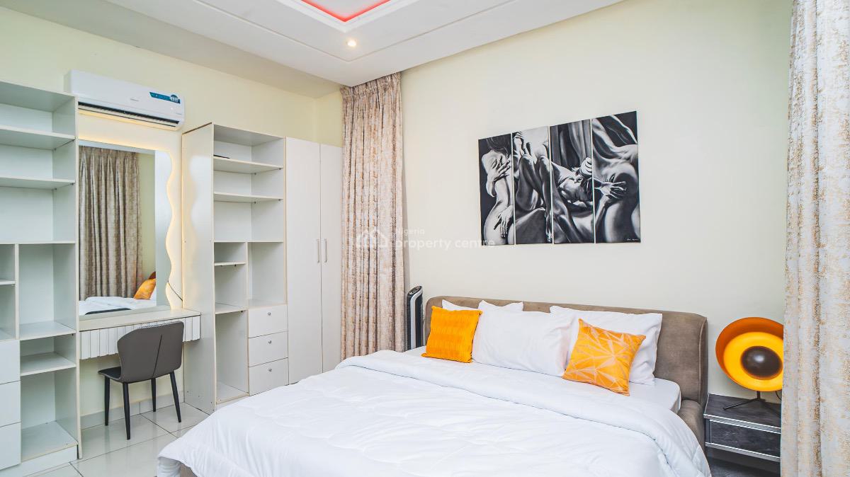 Cozy 3 Bedrooms Apartment in an Estate, Ologolo, Lekki, Lagos, Flat / Apartment Short Let