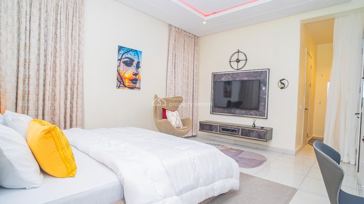 Cozy 3 Bedrooms Apartment in an Estate, Ologolo, Lekki, Lagos, Flat / Apartment Short Let