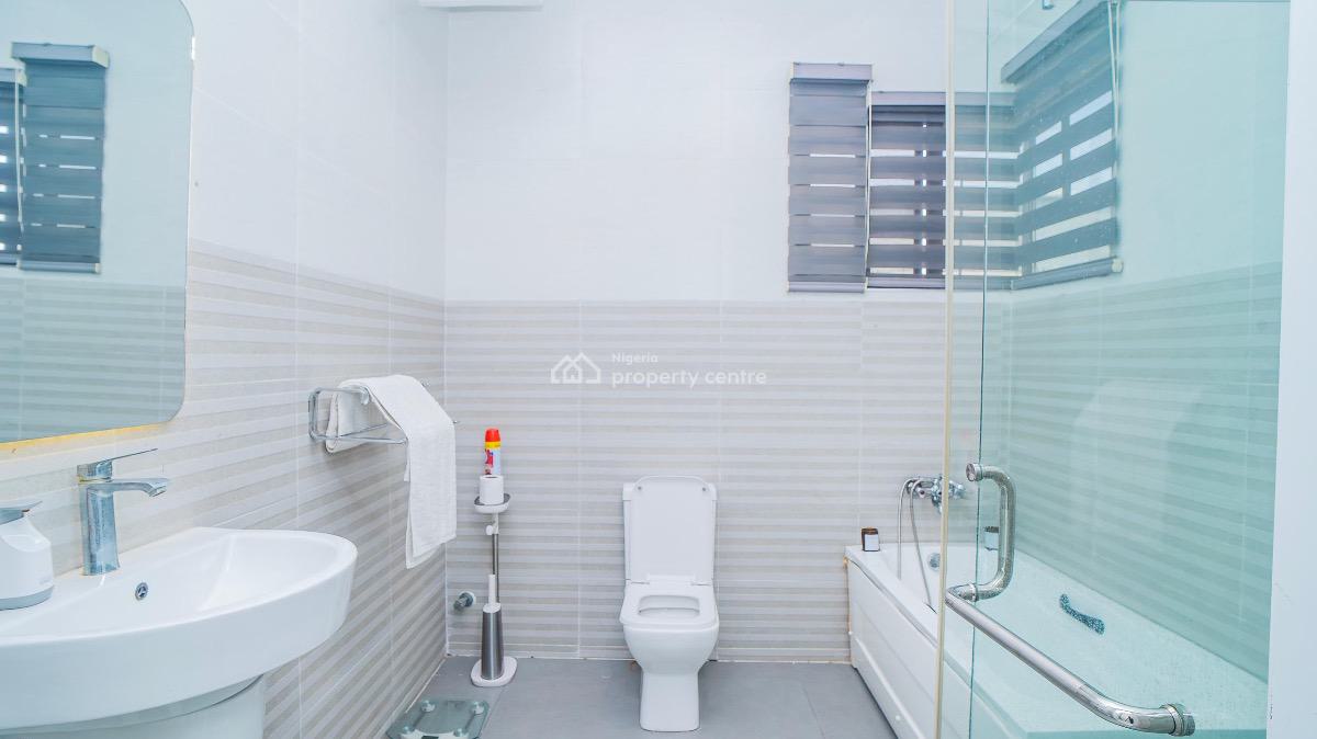 Cozy 3 Bedrooms Apartment in an Estate, Ologolo, Lekki, Lagos, Flat / Apartment Short Let