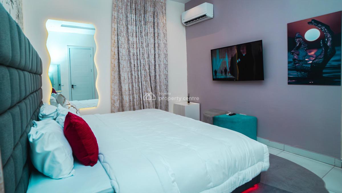 Cozy 3 Bedrooms Apartment in an Estate, Ologolo, Lekki, Lagos, Flat / Apartment Short Let