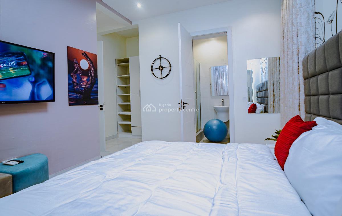 Cozy 3 Bedrooms Apartment in an Estate, Ologolo, Lekki, Lagos, Flat / Apartment Short Let