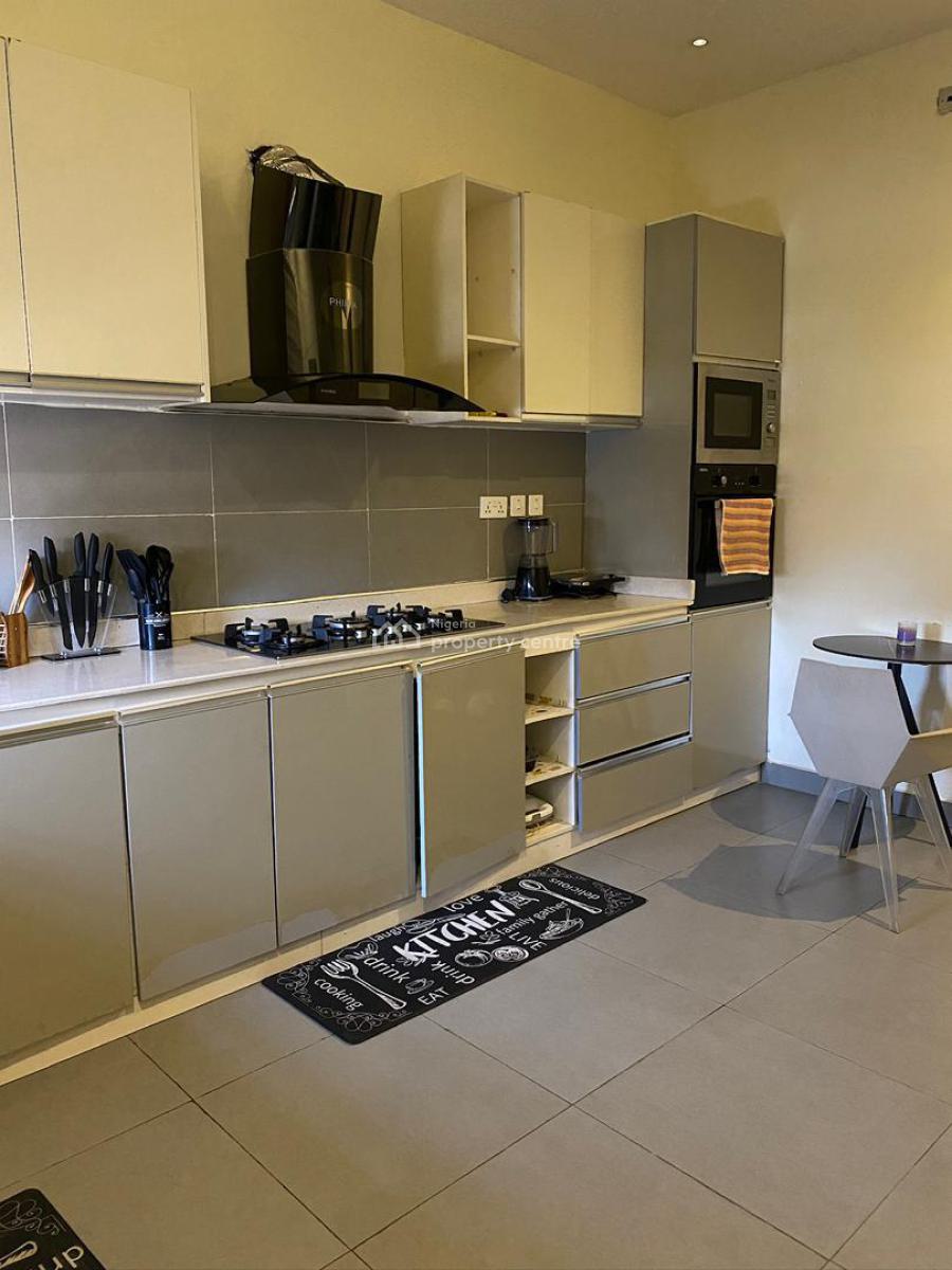 Cozy 3 Bedrooms Apartment in an Estate, Ologolo, Lekki, Lagos, Flat / Apartment Short Let