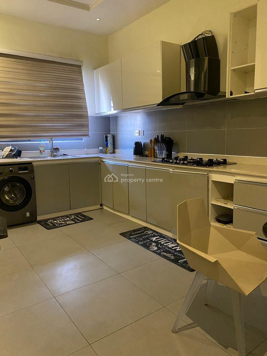 Cozy 3 Bedrooms Apartment in an Estate, Ologolo, Lekki, Lagos, Flat / Apartment Short Let