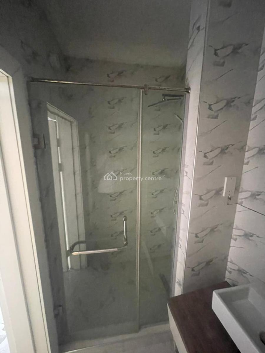 2 Bedroom Apartment with Gym and Swimming Pool, Lekki Phase 1, Lekki, Lagos, Flat / Apartment for Rent
