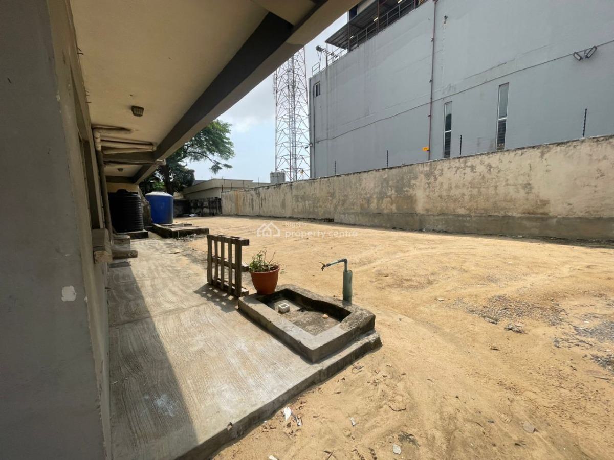 Spacious 10 Bedroom Self Compound with 2 Bqs, Victoria Island (vi), Lagos, Commercial Property for Rent