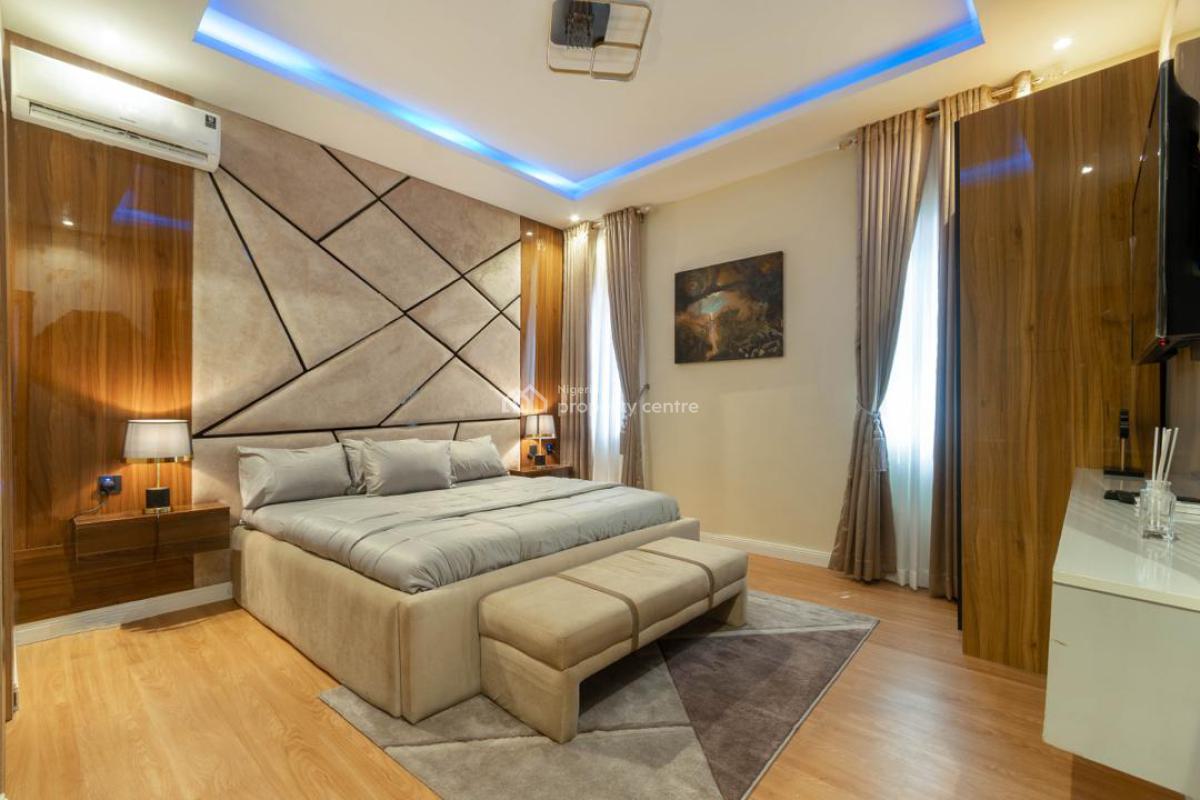 3 Bedroom Luxurious Penthouse Apartment, Off Admiralty, Lekki Phase 1, Lekki, Lagos, Flat / Apartment Short Let