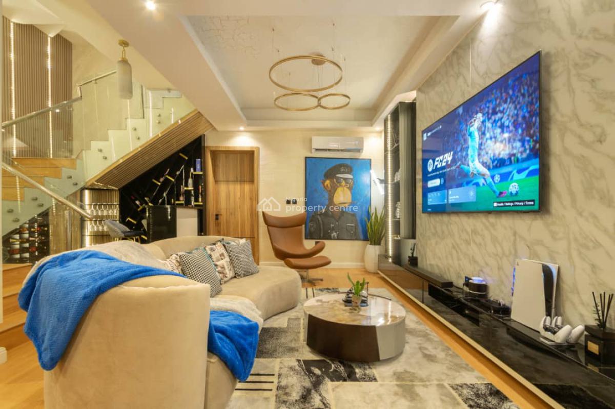 3 Bedroom Luxurious Apartment, Off Admiralty, Lekki Phase 1, Lekki, Lagos, Flat / Apartment Short Let