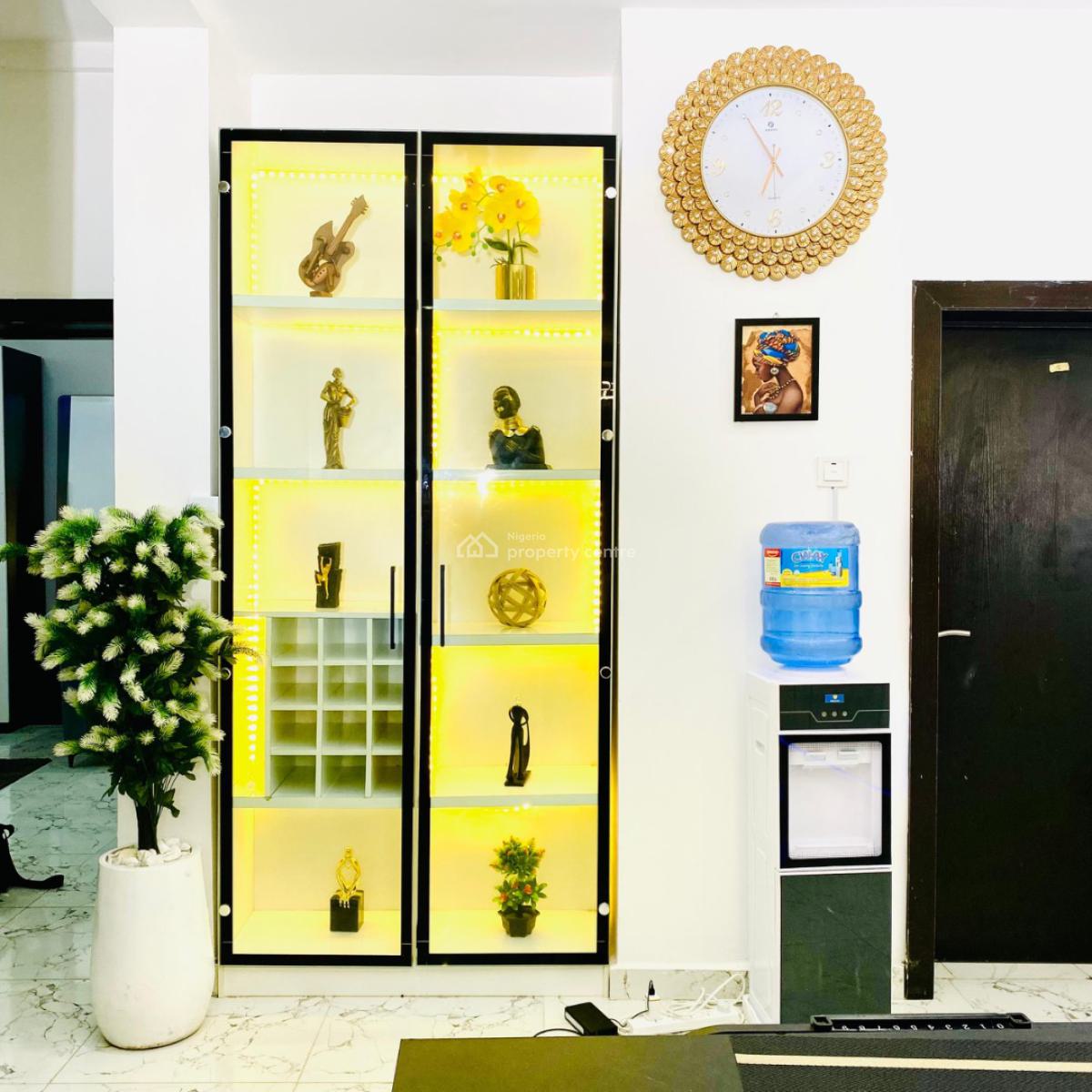 Exquisite 3 Bedroom Apartment with Ps5, Orchid Road, Lekki, Lagos, Flat / Apartment Short Let