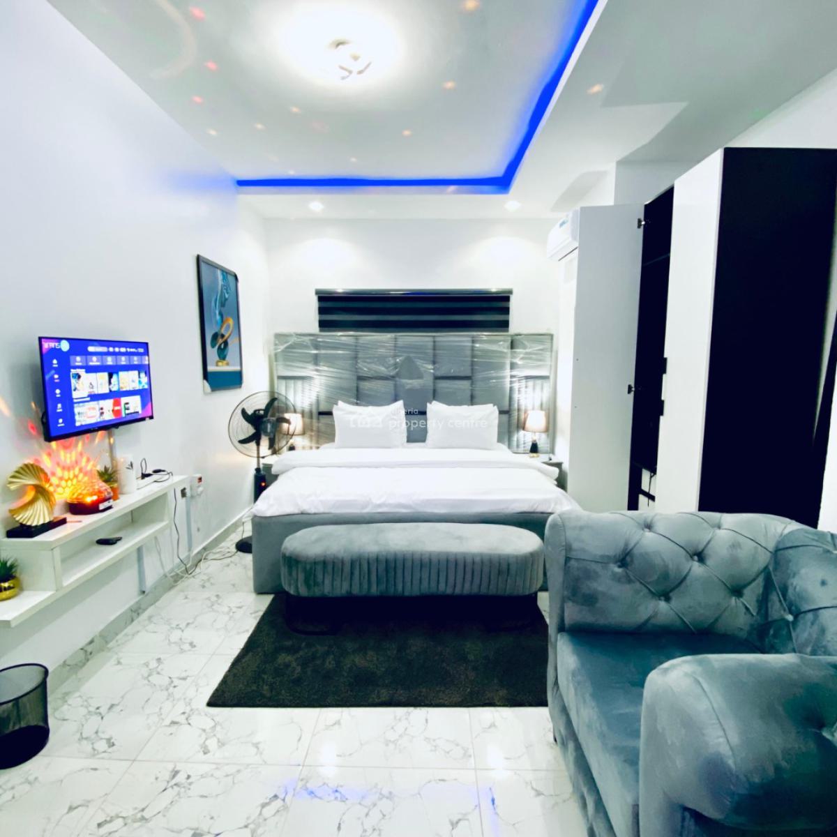 Exquisite 3 Bedroom Apartment with Ps5, Orchid Road, Lekki, Lagos, Flat / Apartment Short Let