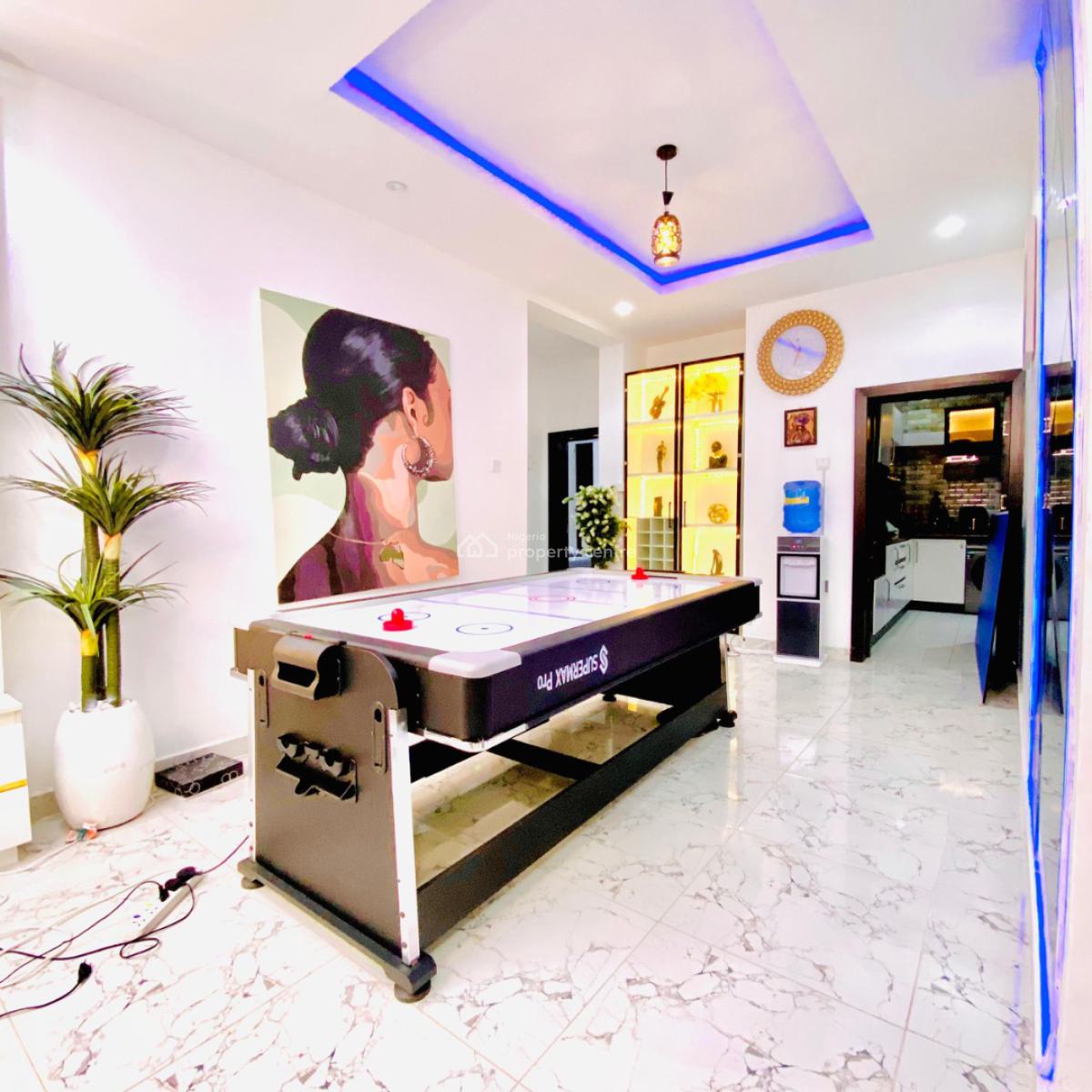 Exquisite 3 Bedroom Apartment with Ps5, Orchid Road, Lekki, Lagos, Flat / Apartment Short Let