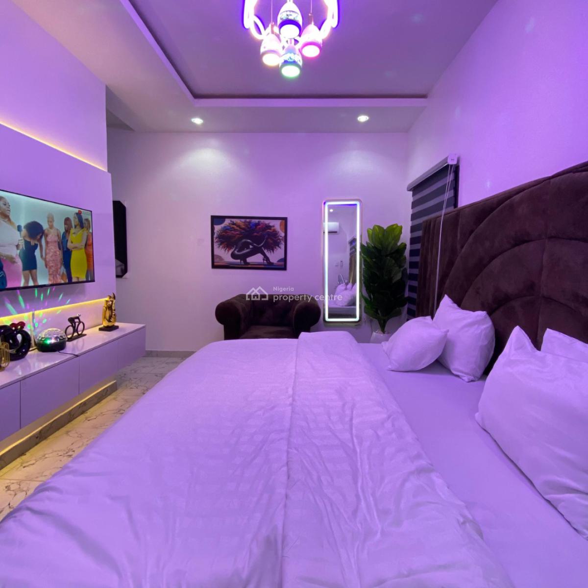 Exquisite 3 Bedroom Apartment with Ps5, Orchid Road, Lekki, Lagos, Flat / Apartment Short Let