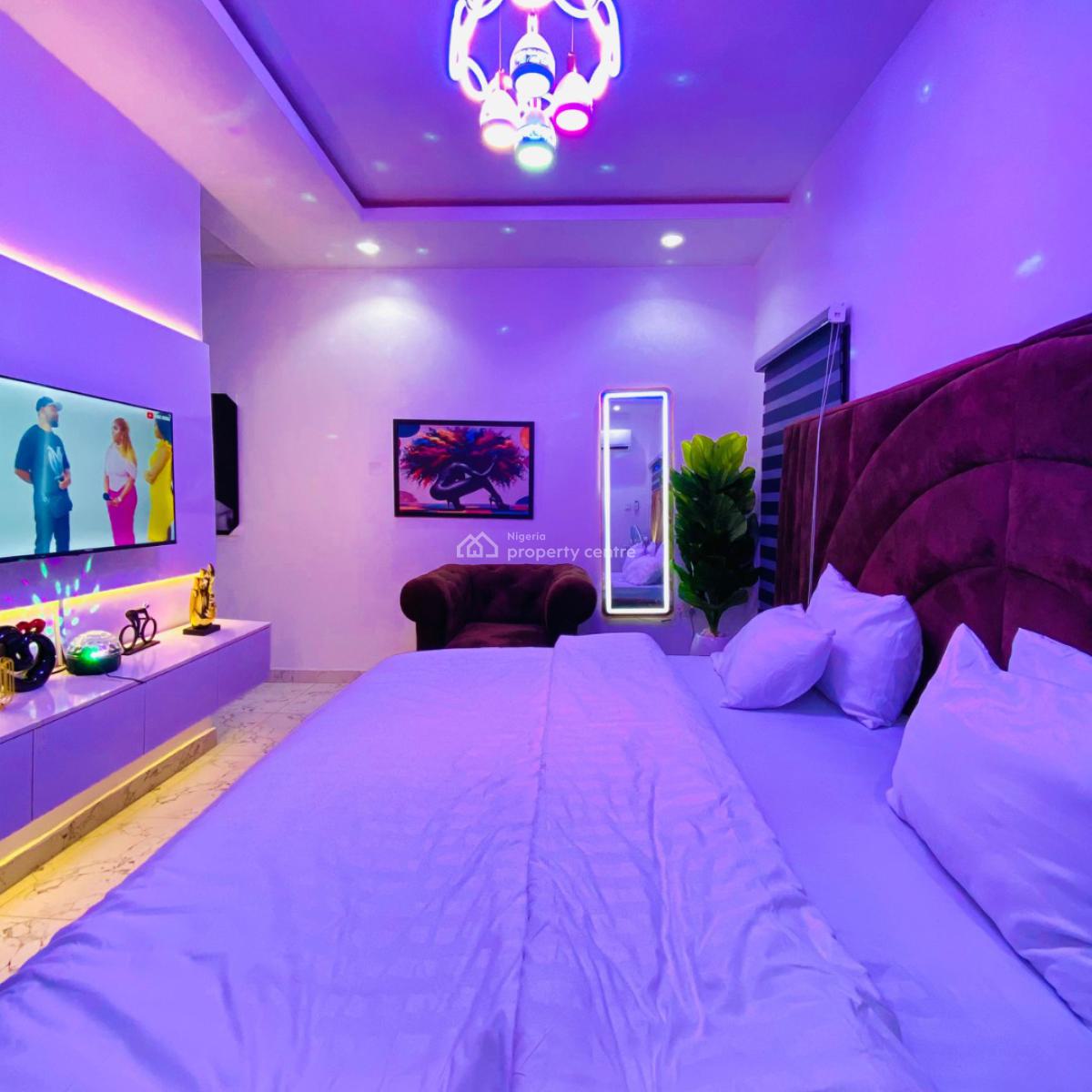 Exquisite 3 Bedroom Apartment with Ps5, Orchid Road, Lekki, Lagos, Flat / Apartment Short Let