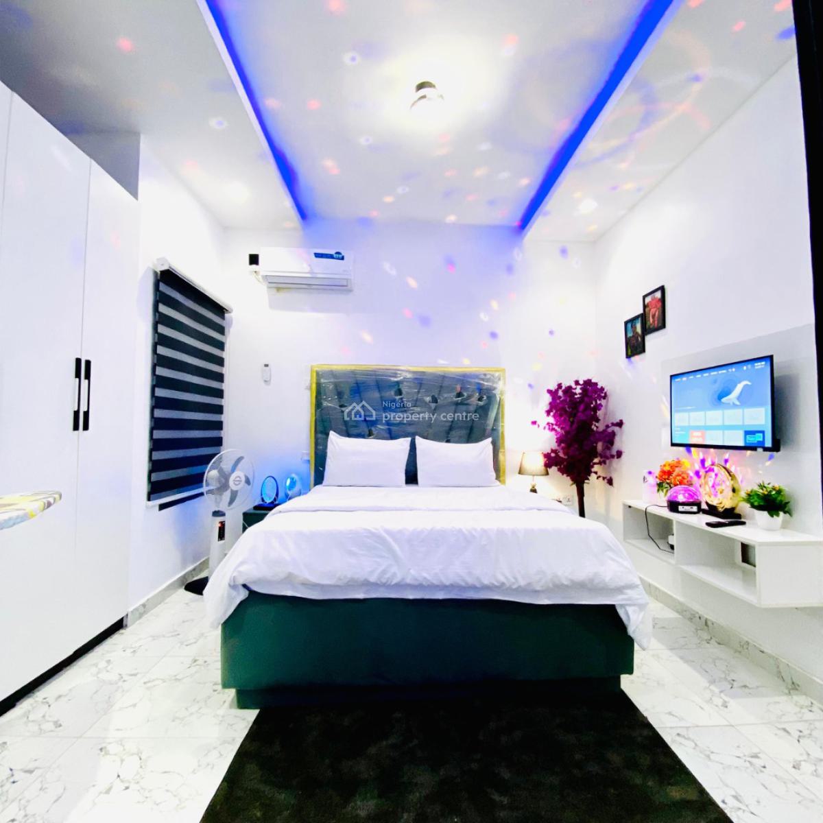 Exquisite 3 Bedroom Apartment with Ps5, Orchid Road, Lekki, Lagos, Flat / Apartment Short Let