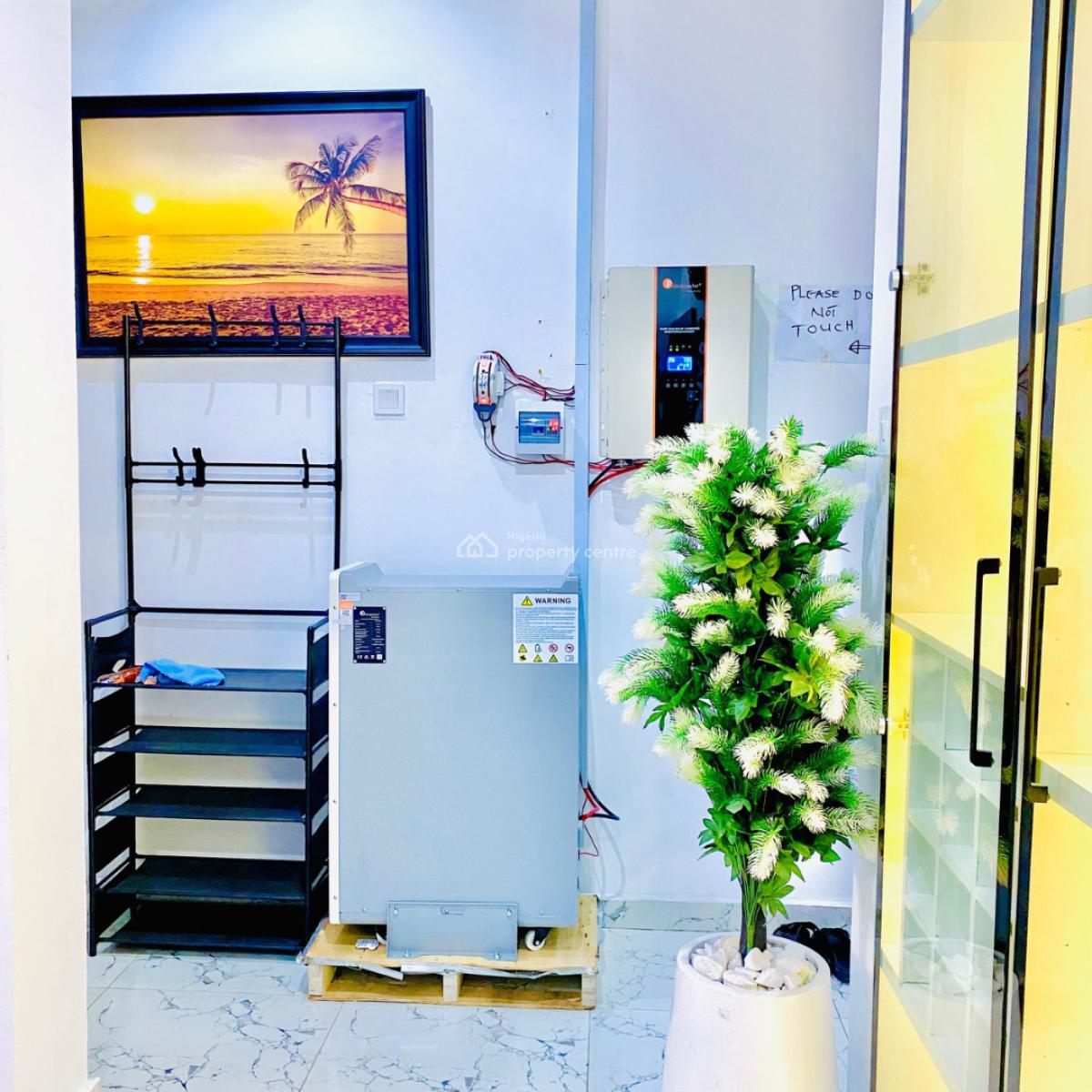 Exquisite 3 Bedroom Apartment with Ps5, Orchid Road, Lekki, Lagos, Flat / Apartment Short Let