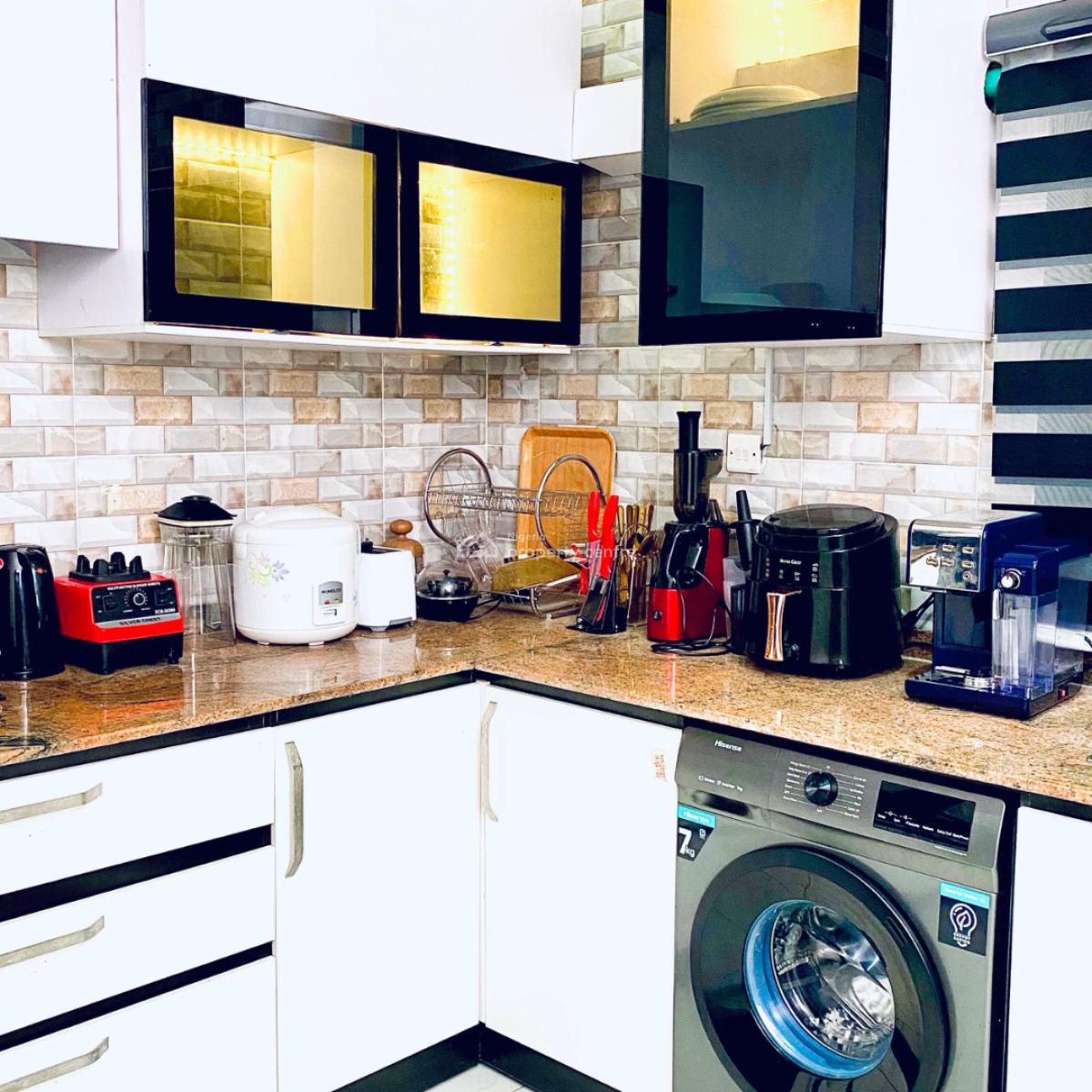 Exquisite 3 Bedroom Apartment with Ps5, Orchid Road, Lekki, Lagos, Flat / Apartment Short Let