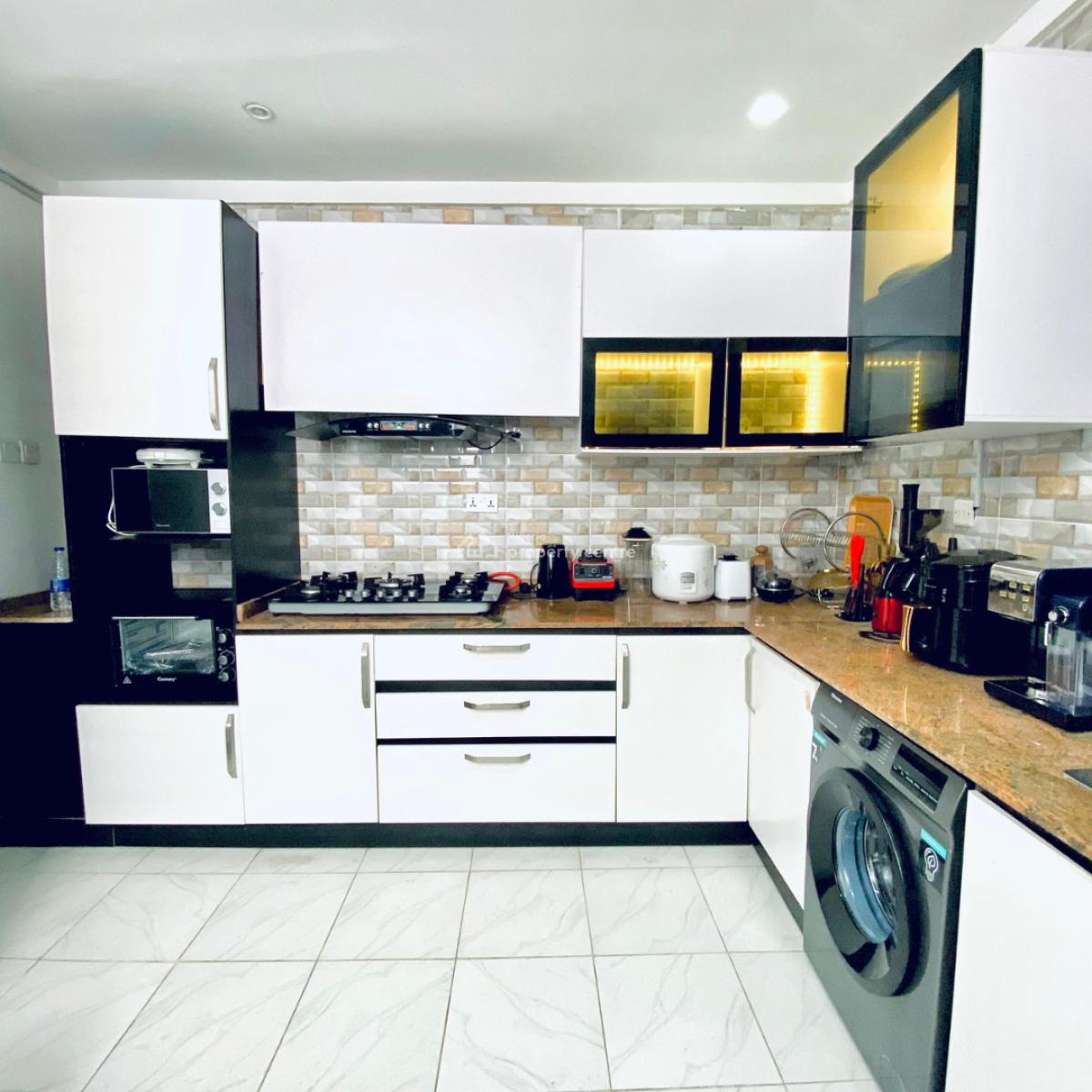 Exquisite 3 Bedroom Apartment with Ps5, Orchid Road, Lekki, Lagos, Flat / Apartment Short Let