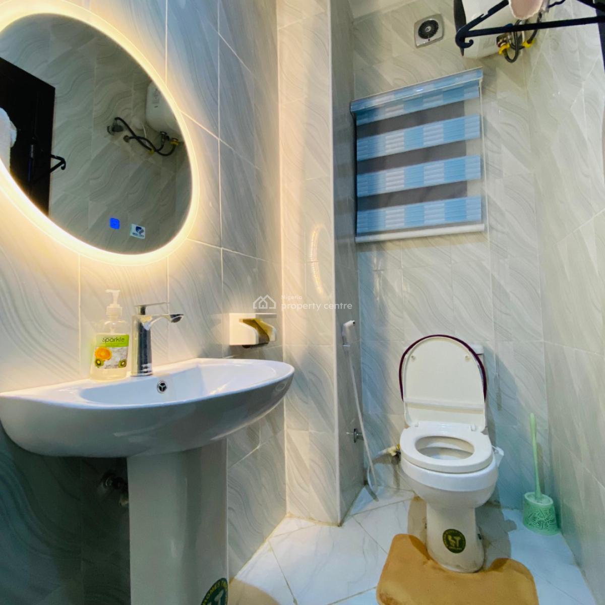 Exquisite 3 Bedroom Apartment with Ps5, Orchid Road, Lekki, Lagos, Flat / Apartment Short Let