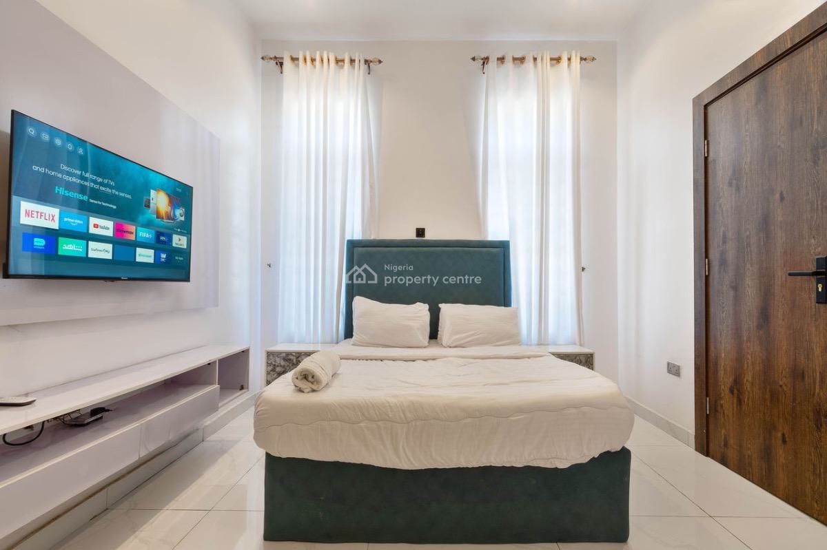 Robin -a Brand New Luxury 2bedroom Apartment with Swimming Pool,ps5, E, Lekki Phase 1, Lekki, Lagos, Flat / Apartment Short Let