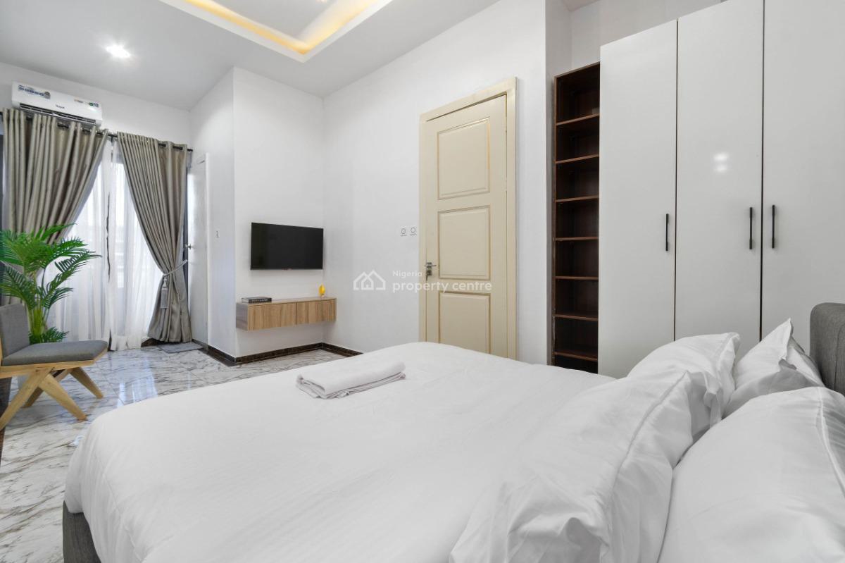 Brand New Luxury 3/4bedroom Duplex with Gym/pool/balcony/ps5, Lekki Phase 1, Lekki, Lagos, Flat / Apartment Short Let