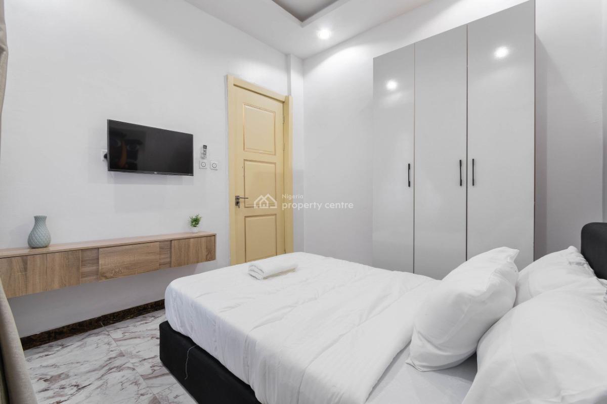 Brand New Luxury 3/4bedroom Duplex with Gym/pool/balcony/ps5, Lekki Phase 1, Lekki, Lagos, Flat / Apartment Short Let