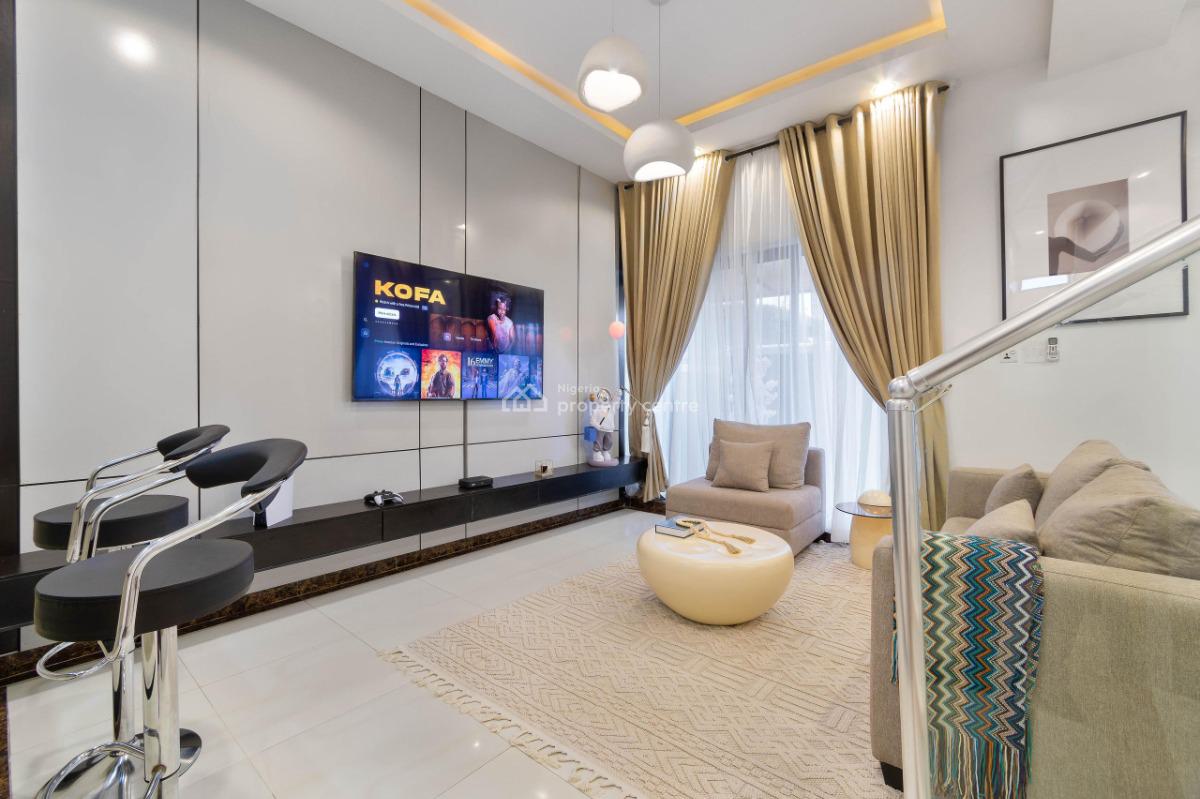 Brand New Luxury 3/4bedroom Duplex with Gym/pool/balcony/ps5, Lekki Phase 1, Lekki, Lagos, Flat / Apartment Short Let