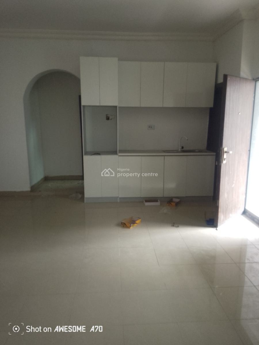 Massive 1bedroom with Guest Toilet, Chevy View Estate. Chevron, Lekki, Lagos, Mini Flat (room and Parlour) for Rent