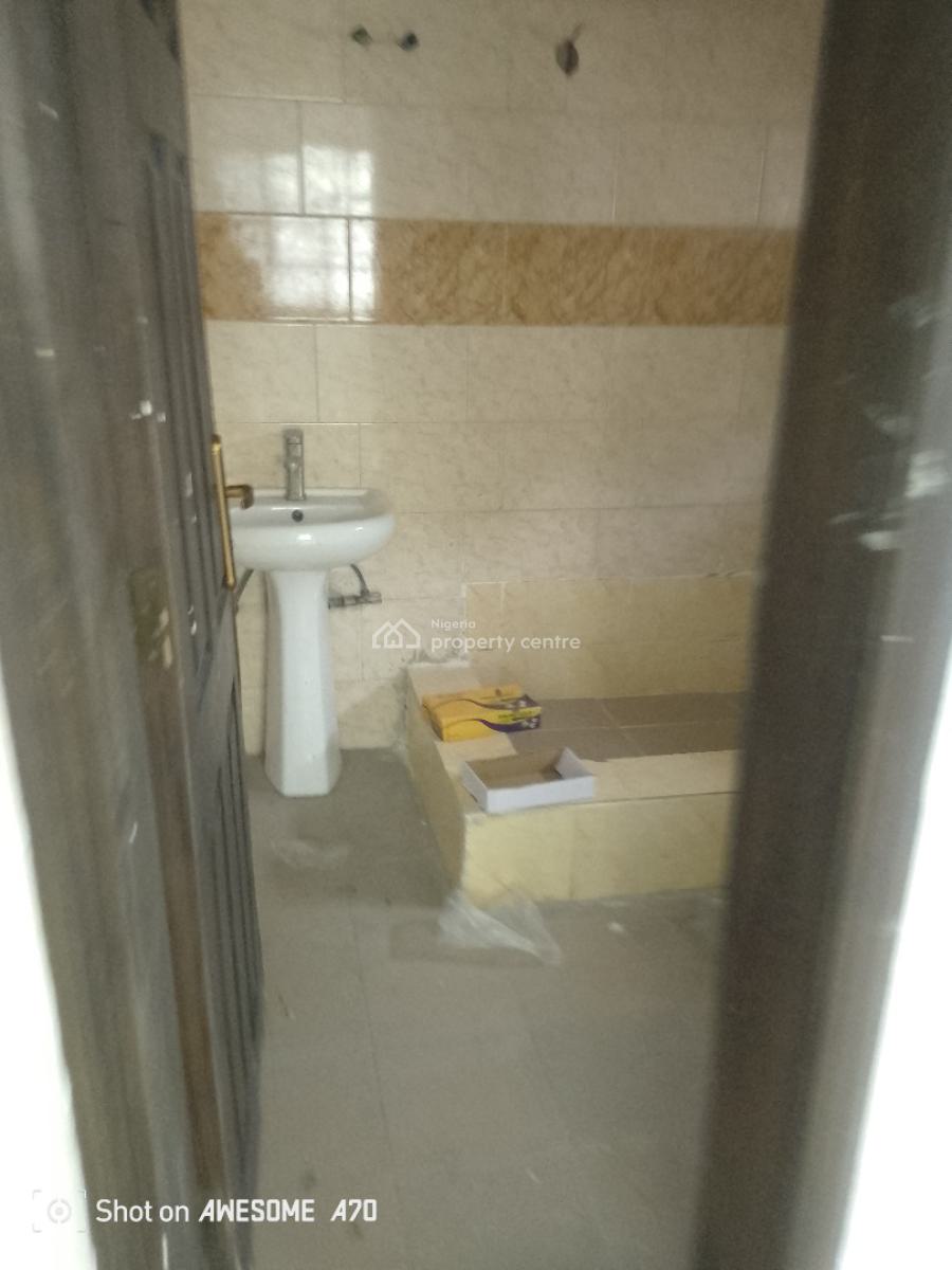 Massive 1bedroom with Guest Toilet, Chevy View Estate. Chevron, Lekki, Lagos, Mini Flat (room and Parlour) for Rent