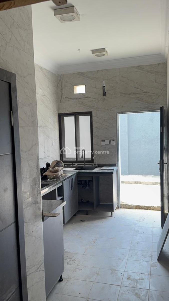 Exclusive 3-bedroom Apartment with Bq, Communal Swimming Pool, Lekki Phase 1, Lekki, Lagos, Flat / Apartment for Rent