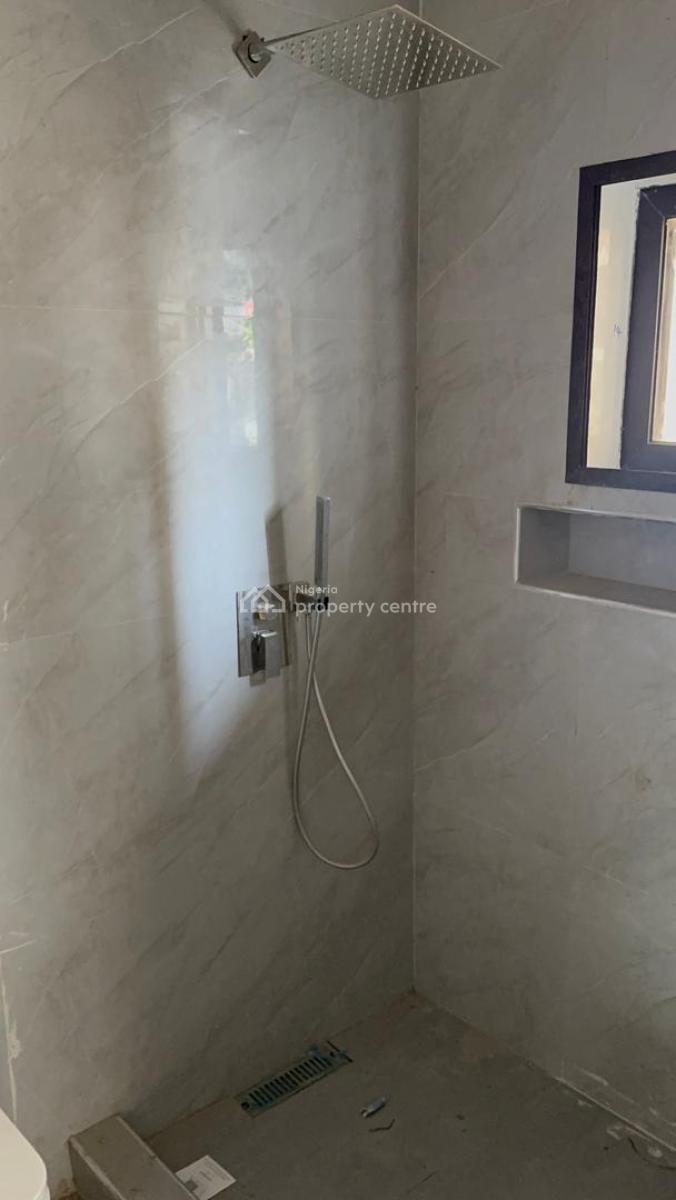 Exclusive 3-bedroom Apartment with Bq, Communal Swimming Pool, Lekki Phase 1, Lekki, Lagos, Flat / Apartment for Rent