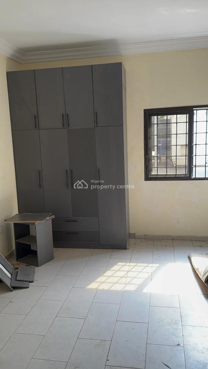 Exclusive 3-bedroom Apartment with Bq, Communal Swimming Pool, Lekki Phase 1, Lekki, Lagos, Flat / Apartment for Rent