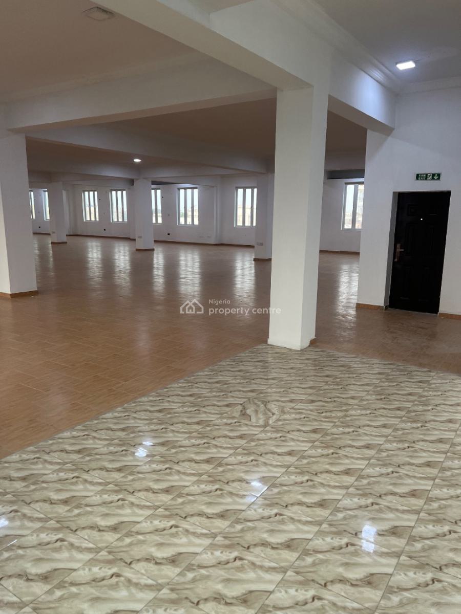 738 Sqm Open Plan Commercial Space in a Massive Contemporary Edifice, Lekki Phase 1, Lekki, Lagos, Commercial Property for Rent