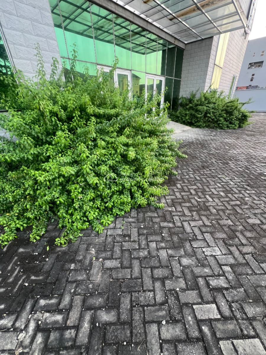 738 Sqm Open Plan Commercial Space in a Massive Contemporary Edifice, Lekki Phase 1, Lekki, Lagos, Commercial Property for Rent