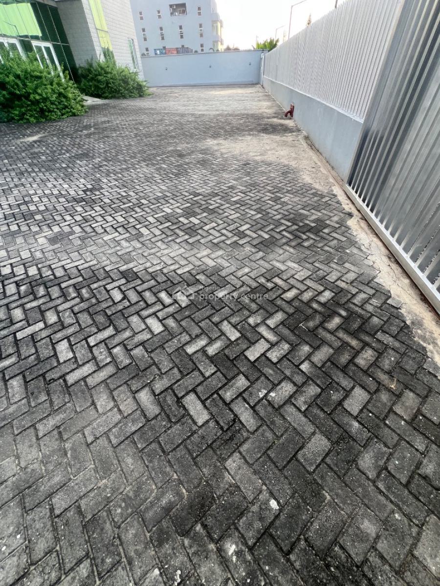 738 Sqm Open Plan Commercial Space in a Massive Contemporary Edifice, Lekki Phase 1, Lekki, Lagos, Commercial Property for Rent